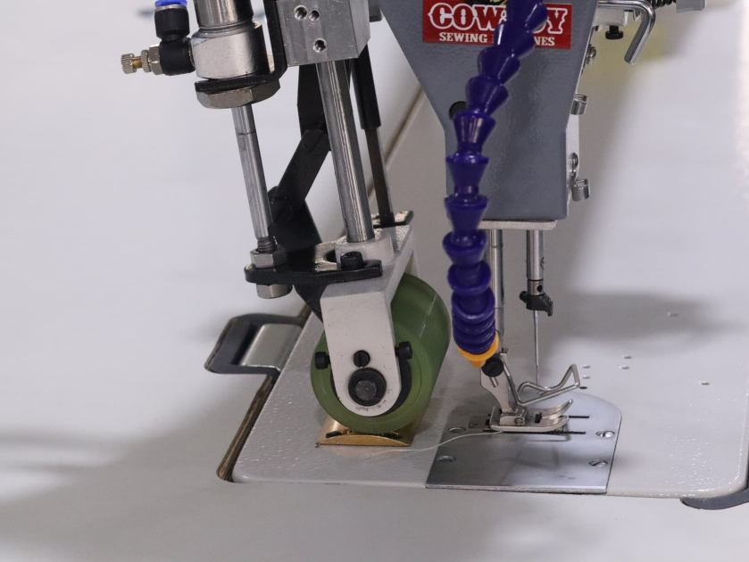 HighTex 9518-30-17 Long-Arm Zigzag Sailmaking Sewing Machine